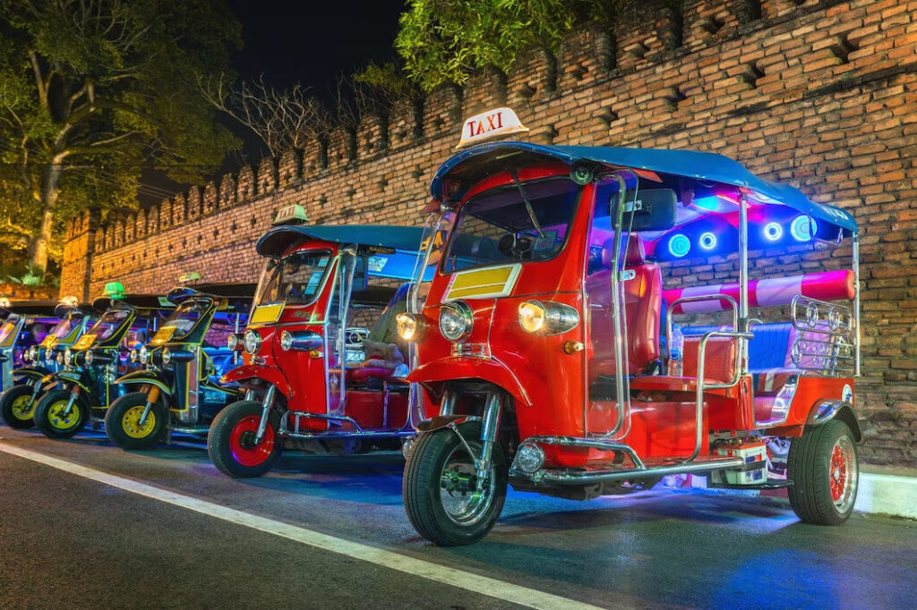 thailand taxi tuktuk vervoer